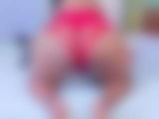 Live cam show with Danna Brown - Thick on milfzrlive.com