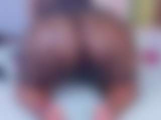 Danna Brown MILF webcam performer live streaming