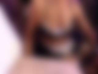 ShannNikkii420 MILF webcam performer live streaming