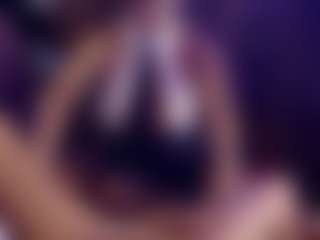 ShannNikkii420 MILF webcam performer live streaming