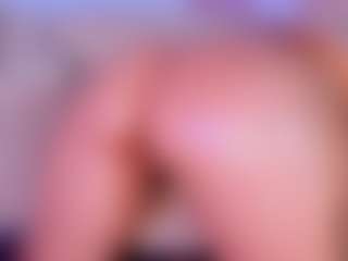 Live cam show with mia-bloom - Young Adult on Mixed Magazine Live