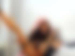 Live cam show with BritneyCharm - Petite on CamClone