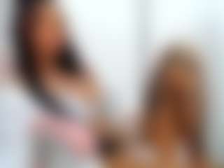 Live cam show with BritneyCharm - Fingers on Camsoda