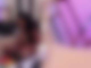 Live cam show with Elaine Brown - Shaved Pussy on CamwithHer