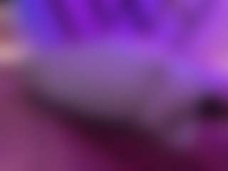 Live cam show with Elaine Brown - Ebony Shaved Pussy on Camsoda