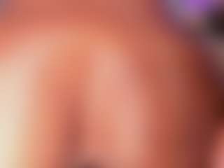 Live cam show with Elaine Brown - Black Squirt on Chatstar
