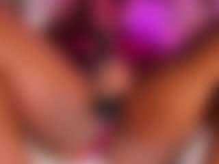 Live cam show with Elaine Brown - Shaved Pussy on Camsoda
