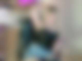 Live cam show with KendallCurkovaa - Smoking on CamClone