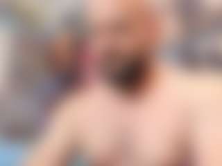 Live cam show with HugeMuscles - Drinking on SmokeAndPoke