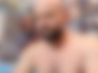 Live cam show with HugeMuscles - Brown Eyes on SmokeAndPoke