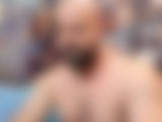 Live cam show with HugeMuscles - Tease on Streamer API