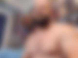 Live cam show with HugeMuscles - Pump on Dolls Live