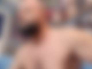 Live cam show with HugeMuscles - Chinese on Hubzter Live