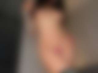 Live cam show with MoonLovee - Bikini on TeamSkeetLive