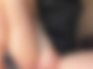 Live cam show with MoonLovee - Squirt on liverealitysex.com