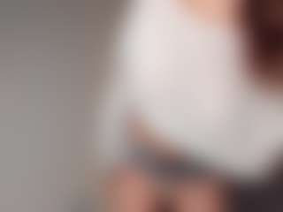 Live cam show with MoonLovee - Brown Eyes Teen (18+) on livesuperchat.net