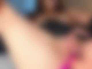 Live cam show with MoonLovee - Big Tits on Fling VIP Chat