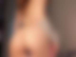 Live cam show with MoonLovee - Oil on Camsoda