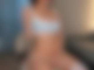 Live cam show with MoonLovee - Bikini on Uber Horny
