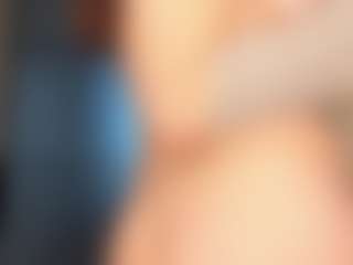 Live cam show with MoonLovee - Sucking on liverealitysex.com