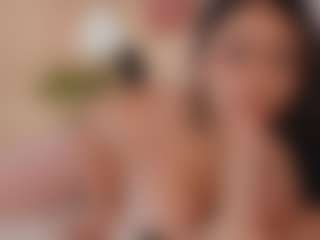 Live cam show with queen-liana - Curvy on livesuperchat.net