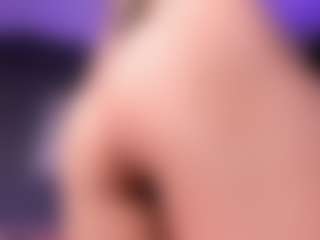 Live cam show with Sami Hills - Green Eyes on xDating
