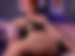 Live cam show with Sami Hills - Green Eyes on friskycurves.com