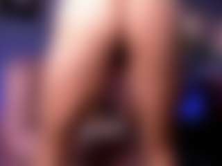Live cam show with Sami Hills - Green Eyes on camwithhim.com