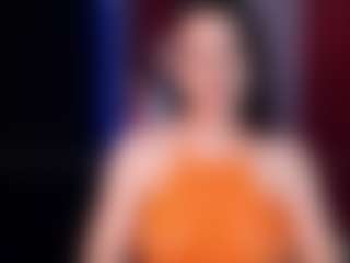 Show en direct avec Mia - Shaved Pussy Brown Hair sur Camsoda