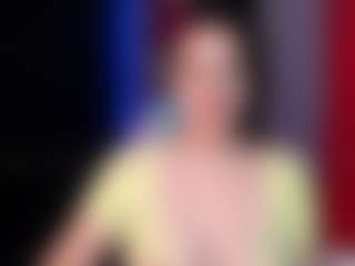 Live cam show with Mia - Big Tits Brown Hair on Dare Cams