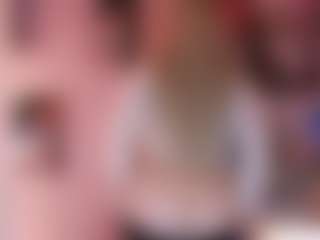Live cam show with Carolina - Brown Eyes Red Hair on Camsoda