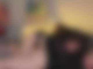 Live cam show with Carolina - Bedroom on Camsoda