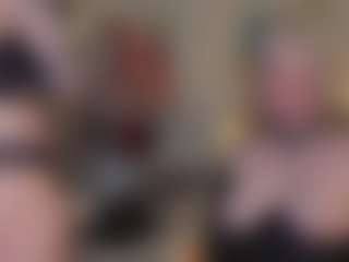 Live cam show with Carolina - Strip on Camsoda