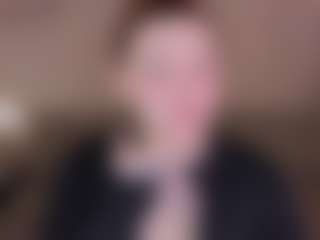 Live cam show with Carolina - Smoking on xfollow cams