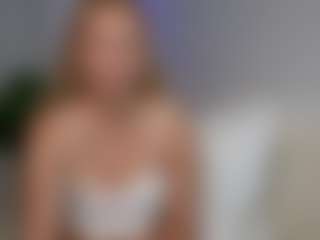 Live cam show with XenEuphoria - Average on fuklive.com