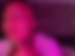 Live cam show with xoxgoldie - Athletic Shaved Pussy on sexylivex.com