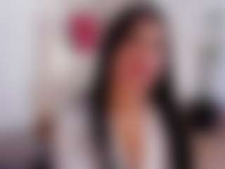 Live cam show with Cylie Lee - Moaning on liverealitysex.com