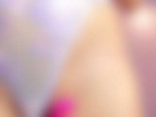 Live cam show with Briana Thompson - Ebony on Camsoda