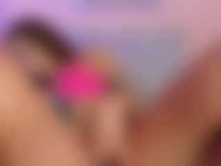 Live cam show with Briana Thompson - Average on Camsoda