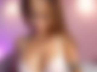 Live cam show with Briana Thompson - Athletic Ebony on live18s.com