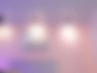 Live cam show with Briana Thompson - Average on xplaylive.com