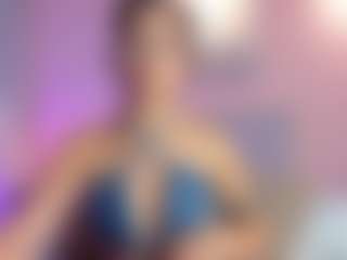 Live cam show with Briana Thompson - Black HD on Camsoda