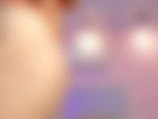 Live cam show with Briana Thompson - Ebony Petite on StripNow