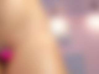Live cam show with Briana Thompson - Camel Toe on Camsoda