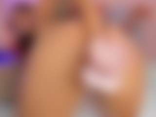 Live cam show with Briana Thompson - Moaning on Camsoda