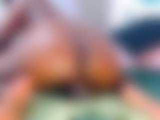 LusciousLipsT's Live Sex Cam Show