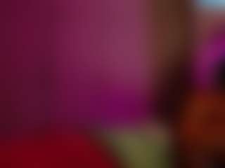 Live cam show with LusciousLipsT - Living Room on studioflirtlive.com