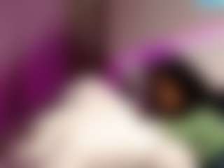LusciousLipsT's Live Sex Cam Show