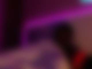 Live cam show with LusciousLipsT - Bedroom Ebony on Uber Horny