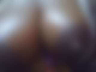 Live cam show with Sessley - Milk on Milfs Live